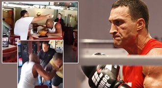 VIDEO: Rival z ringu opět útočil na Klička. Snědl mu jídlo a chtěl se rvát