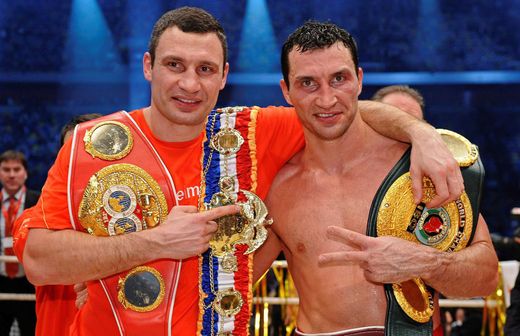 Na přání matky Vladimir a Vitalij Kličkové nikdy neboxovali proti sobě. Na přání matky Vladimir a Vitalij Kličkové nikdy neboxovali proti sobě.