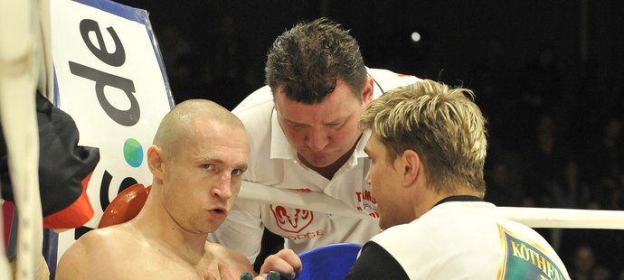 I český boxer schytal pár nepříjemných ran