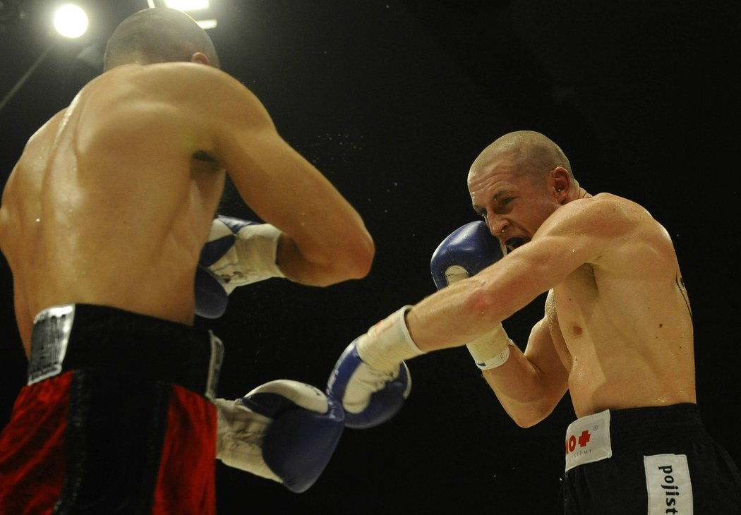 Český boxer měl nad Petrosjanem navrch.