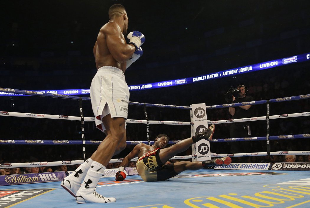 Knockout! Charles Martin už se nezvedl