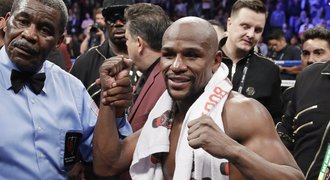 Mayweather se poklonil McGregorovi: Jsi šampion! Lepší, než jsem čekal