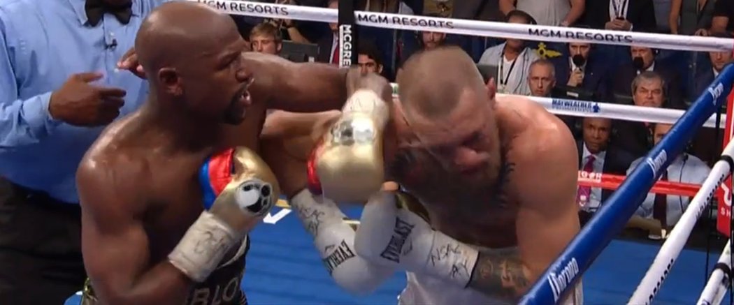 Mayweather porazil McGregora