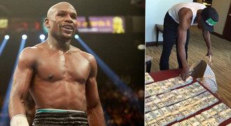 Nechutně bohatý Mayweather provokuje: Takhle se balím na dovču!