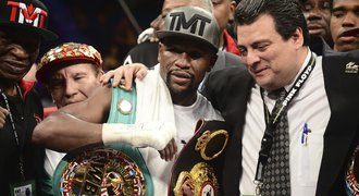 Mayweather dalším triumfem vyrovnal rekord Rockyho Marciana