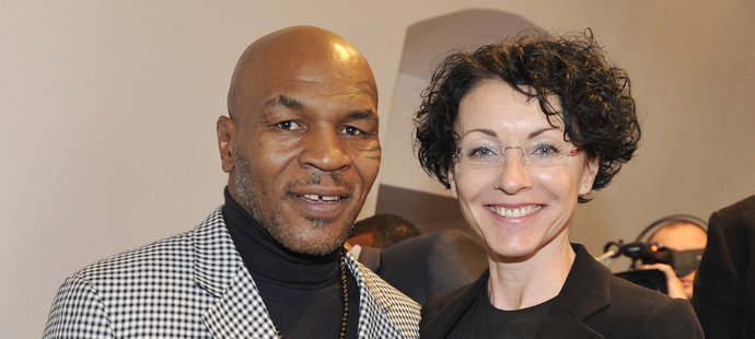 Legendární boxer Mike Tyson se pozdravil i s generální ředitelkou Ringieru Libuší Šmuclerovou