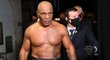 Mike Tyson a Roy Jones Jr. nastoupili do vzájemného zápasu v Los Angeles s vervou sobě vlastní