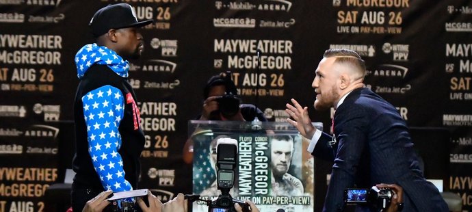 Poprvé tváří v tvář! Mayweather a McGregor se utkají 26. srpna