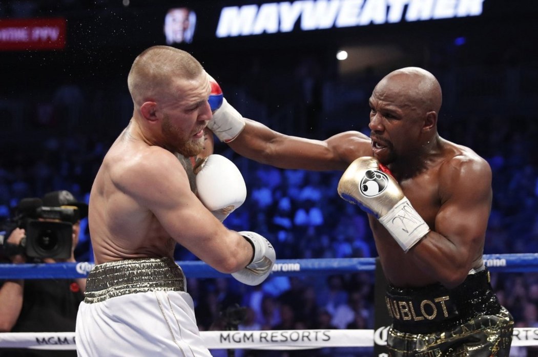 McGregor schytal od Mayweathera tvrdé rány