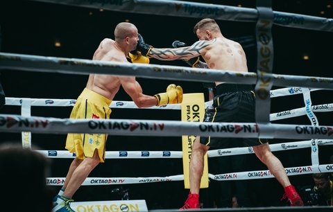 Jakub Bahník také uštědřil Milanu Palešovi několik solidních úderů