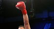 Robert Guerrero se raduje ze zisku dočasného titulu mistra světa WBC ve velterové váze