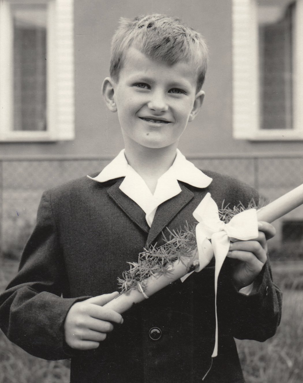 Legendární boxer Rostislav Osička po svatém přijímání v roce 1966