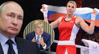 Ruské boxerce gratuloval Putin. Bach mluvil o 70 dalších válkách