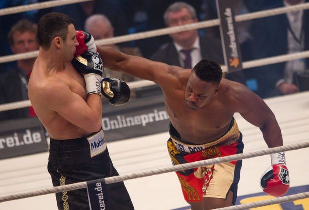 Chisora bojoval, favorizovanému soupeři uštědřil několik tvrdých úderů Chisora bojoval, favorizovanému soupeři uštědřil několik tvrdých úderů