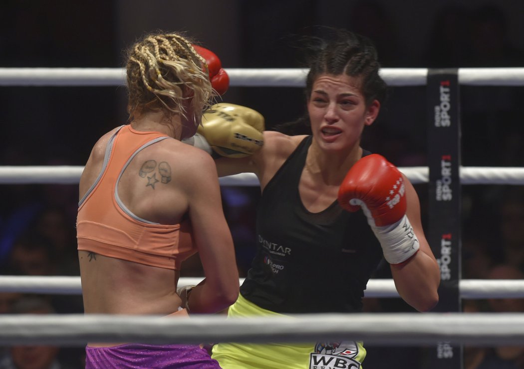 Fabiana Bytyqi a Lucie Sedláčková (na snímku vpravo) jsou juniorskými mistryněmi světa organizace WBC