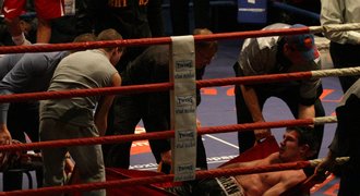 VIDEO: Poslední úder! Boxer dostal první knockout a zemřel