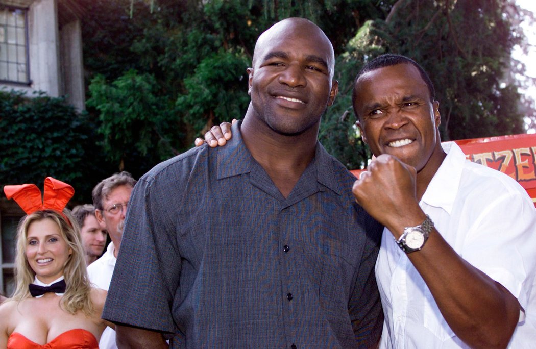 Boxerské legendy Evander Holyfield (vlevo) a Sugar Ray Leonard