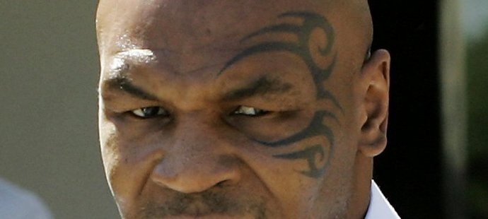Mike Tyson ukousl svému soupeři ucho