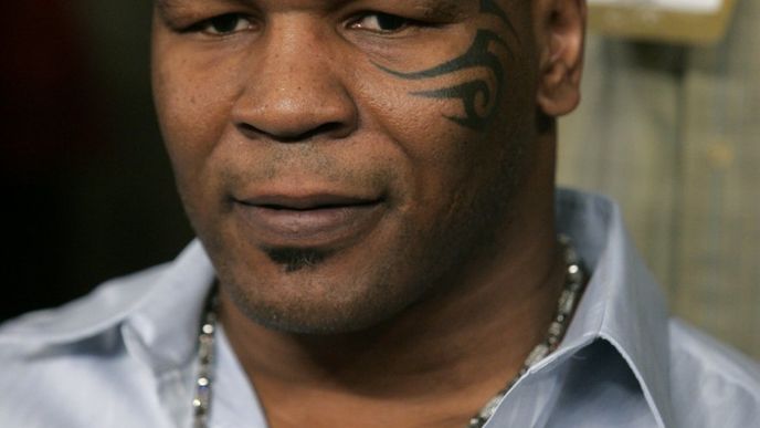 Mike Tyson se měl podle pořadatelů jeho pražské akce podílet na charitě Nadačního fondu Václava a Livie Klausových. Byla to ale lež.