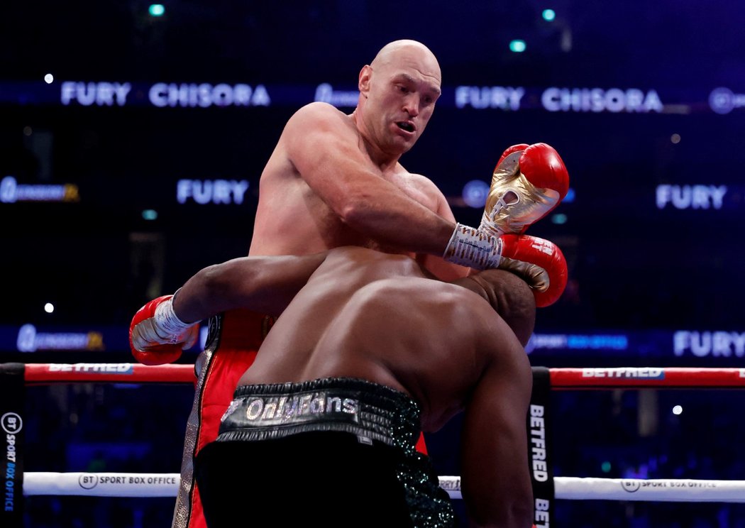 Tyson Fury v souboji s Derekem Chisorou
