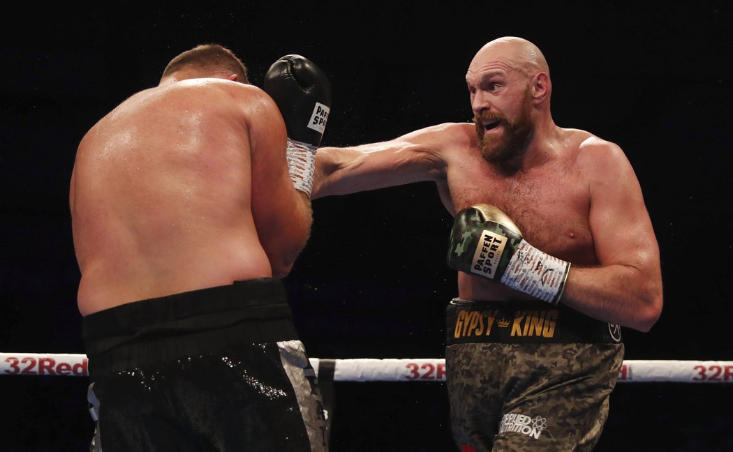 Tyson Fury v zápase proti Francesco Pianetovi