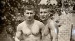 Bratři Kličkové v mládí (vlevo Vladimir, vpravo Vitalij)