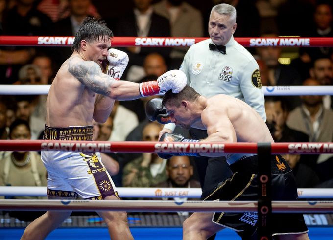 Usyk vyhrál na hraně pravidel. Sudí odmával K.O. po konci kola. Korupce, bouří se fanoušci Usyk vyhrál na hraně pravidel. Sudí odmával K.O. po konci kola. Korupce, bouří se fanoušci