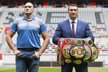 Britský boxer Tyson Fury prohlásil, že chce zbavit těžkou váhu Vladimira Klička (vpravo) a chce všechny jeho mistrovské pásy. Jestli na to má, se ukáže 24. října