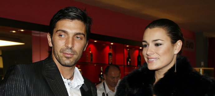 Italský fotbalista Gigi Buffon promluvil o konci vztahu se Šeredovou. Prý to bylo s Alenou peklo!