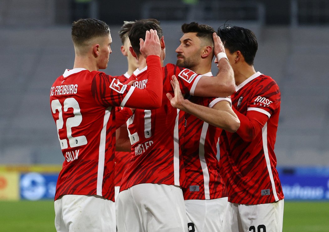 Freiburg slaví výhru nad Leverkusenem