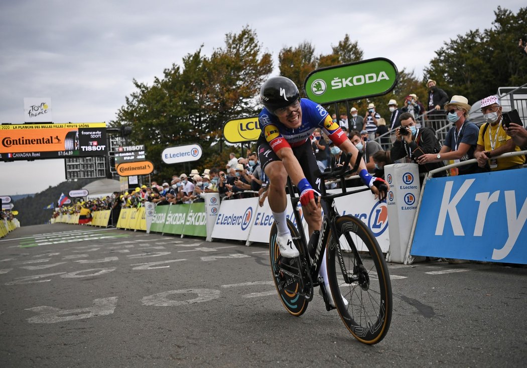 Remi Cavagna při dojezdu časovky na Tour de France