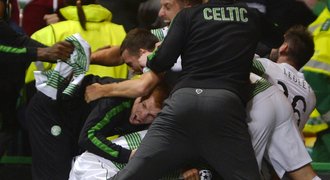 Sólo přes tři obránce a šílená radost! Celtic dorazil Karagandu