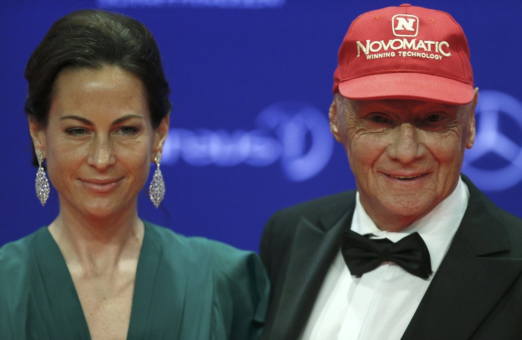 Legendární závodník Niki Lauda s manželkou