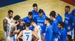 Čeští basketbalisté během přípravného utkání s Angolou před šampionátem v Číně