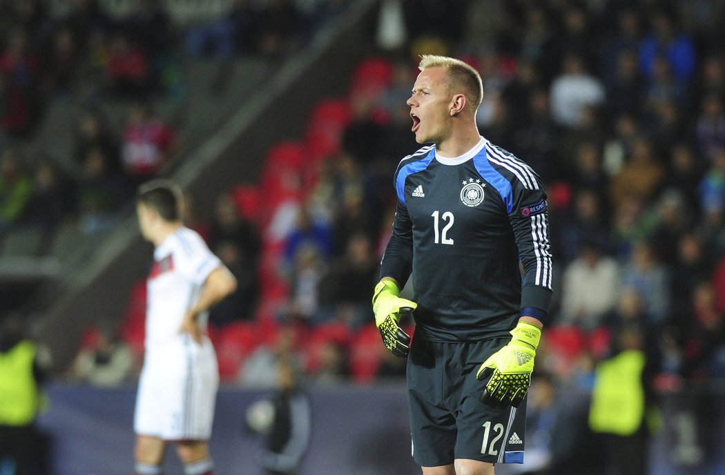 Německý brankář Marc-André Ter Stegen v zápase s Českem