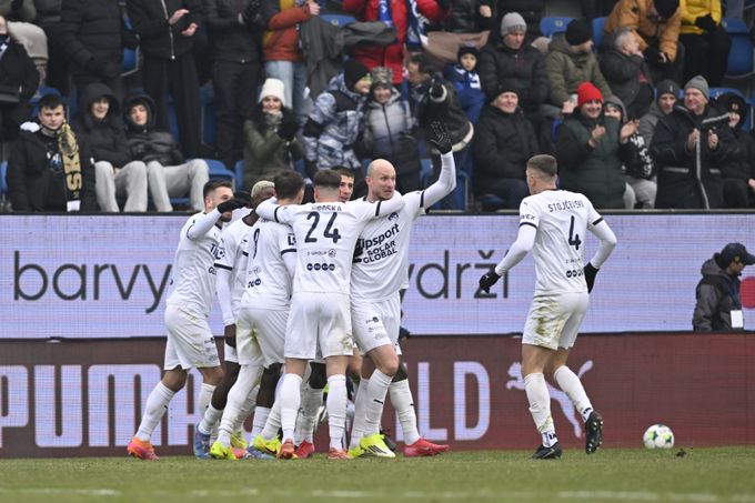Slovácko – Baník 2:2. Kolaps hostů, ztratili dvoubrankový náskok. Jedlička chytil penaltu Slovácko – Baník 2:2. Kolaps hostů, ztratili dvoubrankový náskok. Jedlička chytil penaltu