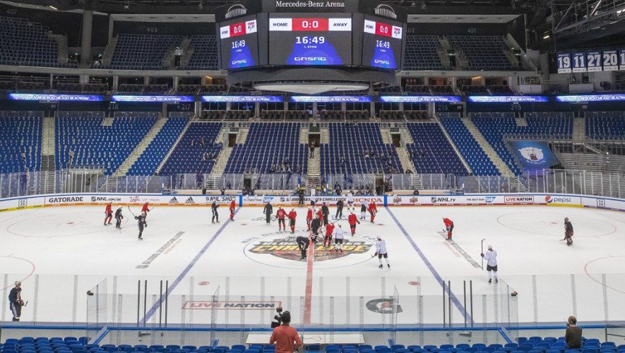 Blackhawks přiletěli do Evropy v pátek, čeká je dnešní úvodní souboj turné v Berlíně proti Eisbären a následný duel s Flyers v pražské O2 Areně.