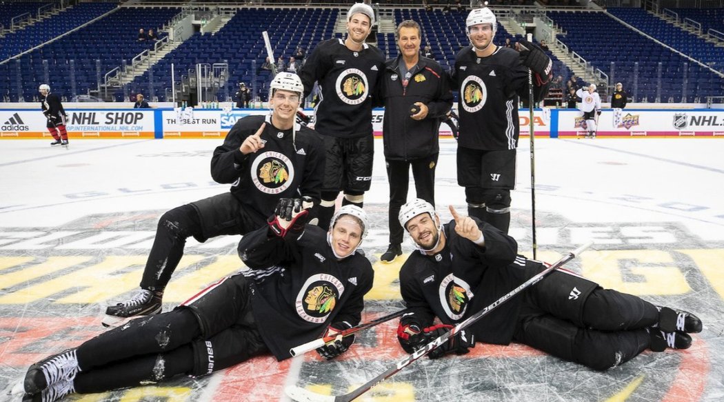 Blackhawks přiletěli do Evropy v pátek, čeká je dnešní úvodní souboj turné v Berlíně proti Eisbären a následný duel s Flyers v pražské O2 Areně.