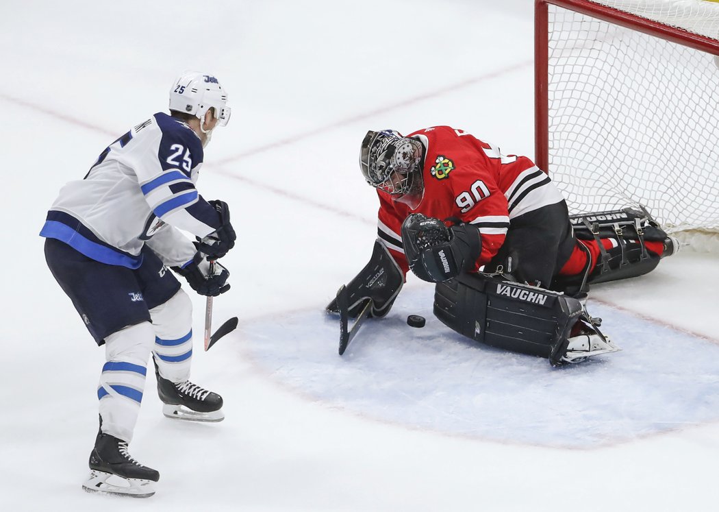 Scott Foster při premiéře odchytal 14 minut a jednu vteřinu, zastavil všech sedm pokusů Jets a byl zvolen první hvězdou zápasu.