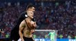 Chorvatský obránce  Domagoj Vida během euforických oslav postupu do semifinále mistrovství světa na úkor domácího Ruska