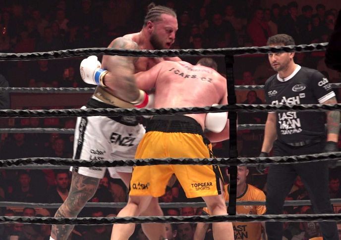 Vrcholem Clash 14 byl box mezi Jakubem Enžlem a Karlosem Bendou Vrcholem Clash 14 byl box mezi Jakubem Enžlem a Karlosem Bendou