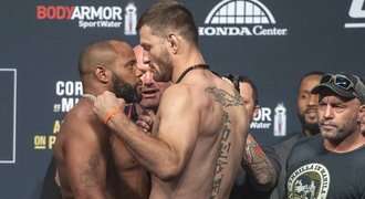 Hasič vs. šampion. Na UFC 241 obří odveta, návrat grázla i kulturisté