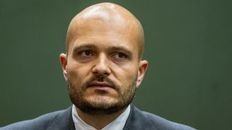 Češi mají po šesti letech zástupce v první stovce nejbohatších lidí světa. Strnad se vyšvihl o 733 míst Češi mají po šesti letech zástupce v první stovce nejbohatších lidí světa. Strnad se vyšvihl o 733 míst