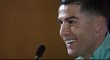 Ronaldo s podobnou náušnicí hraje i zápasy. Ronaldo s podobnou náušnicí hraje i zápasy.
