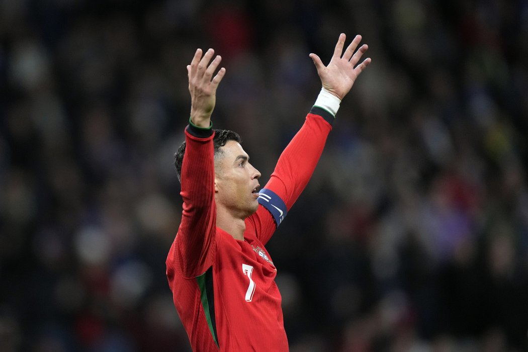 Ronaldo při porážce proti Slovinsku