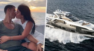 Ronaldova Georgina sdílela fotky ze soukromí: Kouzelné momenty na luxusní jachtě!