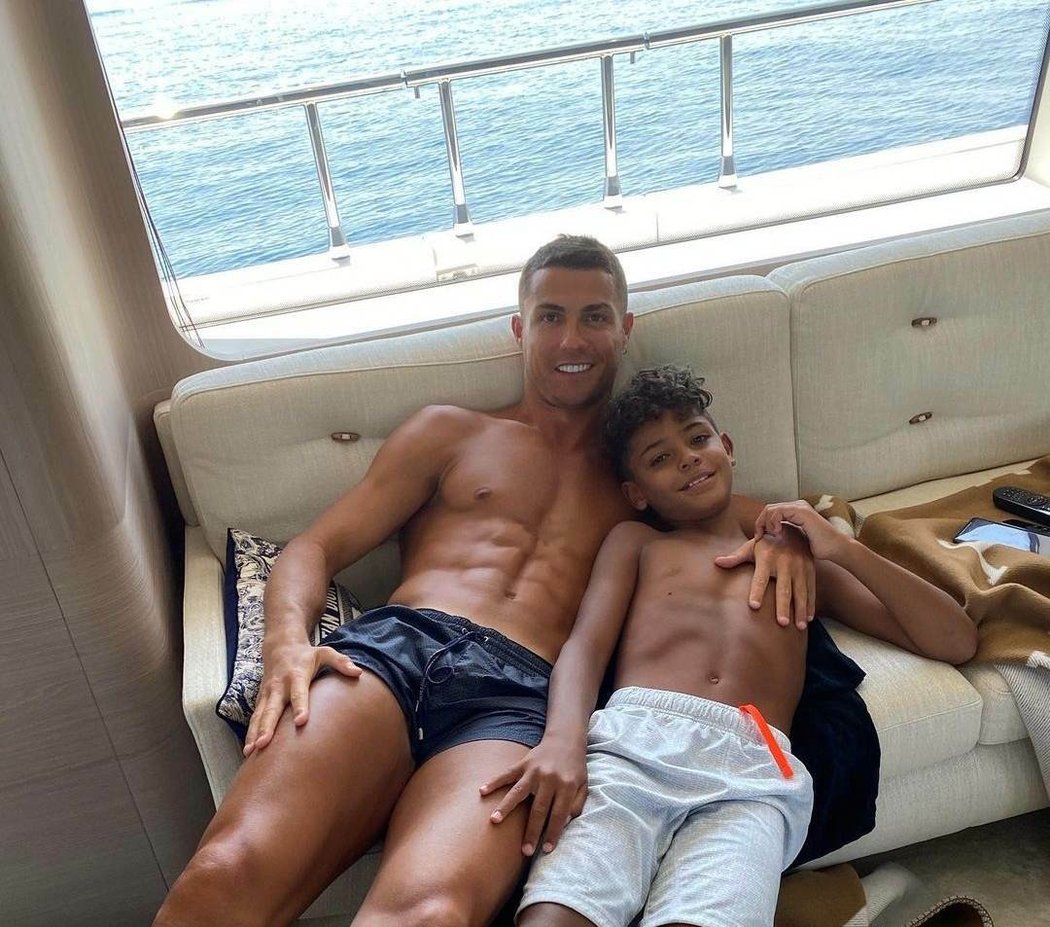 Ronaldo si v roce 2020 užíval chvíle s rodinou na luxusní jachtě