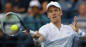 Berdych selhal a končí už v osmifinále, Rosola smázl Federer