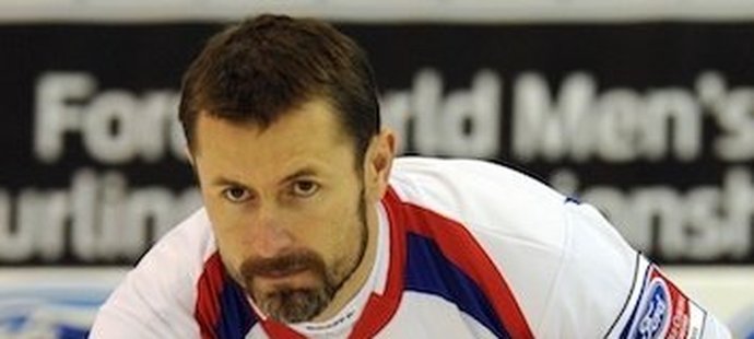 Český curler Jiří Snítil přiznával zklamání poté, co se týmu nepodařilo postoupit na Hry do Soči