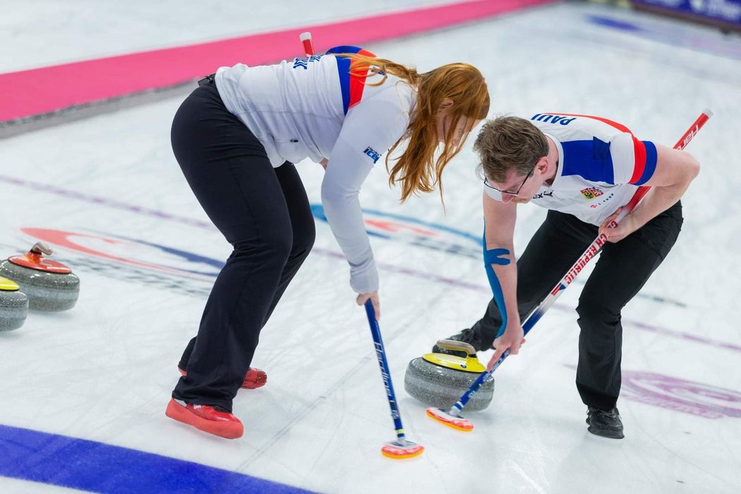 Český pár pro curling na ZOH 2022 v Pekingu: manželé Zuzana a Tomáš Paulovi